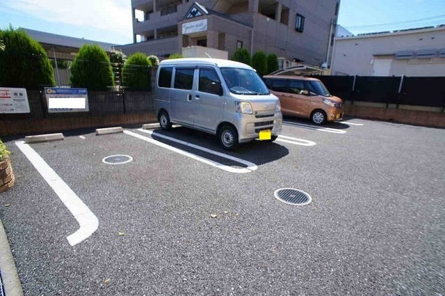 カーサ　セレーノの駐車場