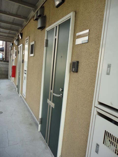 シャルマディオの玄関