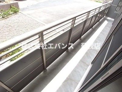 【バルコニー】 | グレンディールF | 開放的で明るい空間を演出してくれるバルコニーです