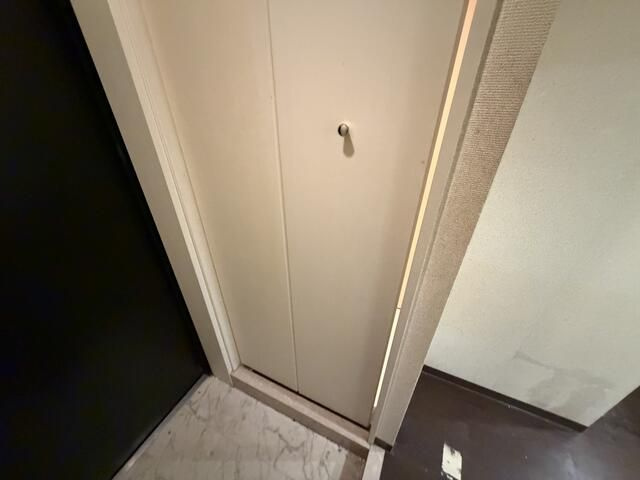 トーシンフェニックス新宿余丁町の玄関