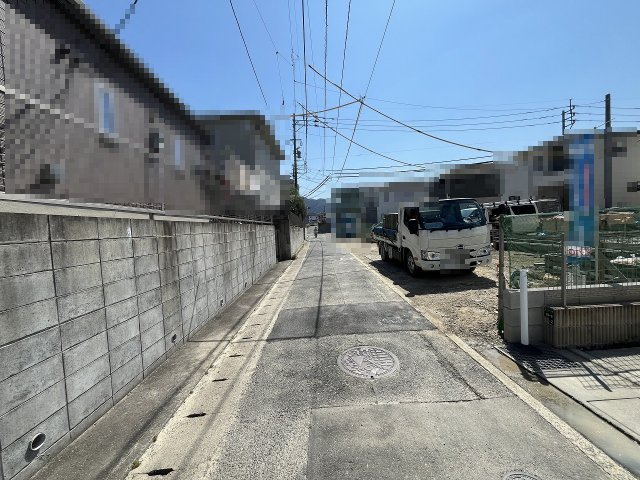 【その他】 | 福岡市早良区重留1丁目5期　1号棟（全4棟）【仲介手数料無料・0円】 | 現地写真。前面道路です。