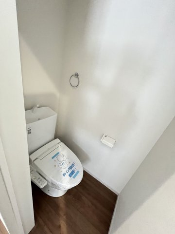 【内装】 | 福岡市早良区重留1丁目5期　1号棟（全4棟）【仲介手数料無料・0円】 | 施工例。2階にもトイレです。施工例は完成時と異なる場合があります。