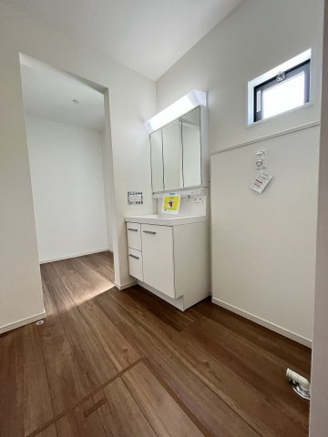 【洗面所】 | 福岡市早良区重留1丁目5期　3号棟（全4棟）【仲介手数料無料・0円】 | 施工例。施工例は完成時と異なる場合があります。