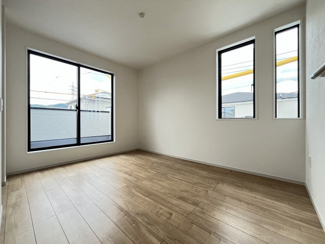 【寝室】 | 福岡市早良区重留1丁目5期　2号棟（全4棟）【仲介手数料無料・0円】 | 施工例。施工例は完成時と異なる場合があります。