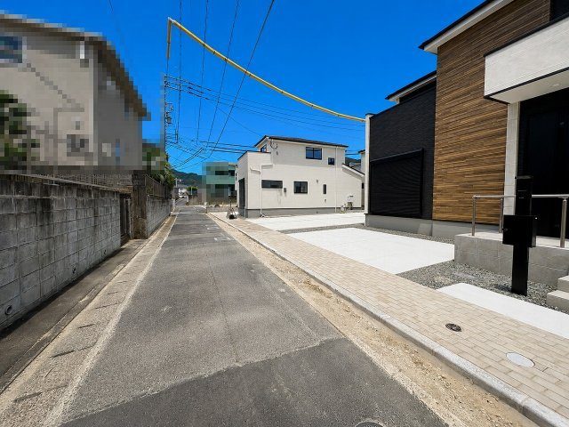 【その他】 | 福岡市早良区重留1丁目5期　4号棟（全4棟）【仲介手数料無料・0円】 | 現地写真。前面道路です。