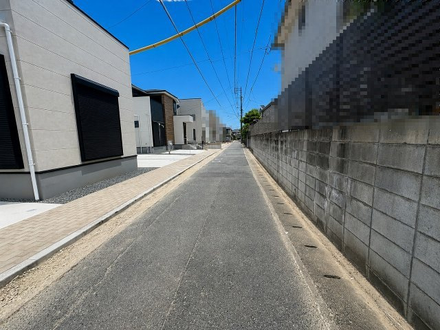 【その他】 | 福岡市早良区重留1丁目5期　4号棟（全4棟）【仲介手数料無料・0円】 | 現地写真。前面道路です。