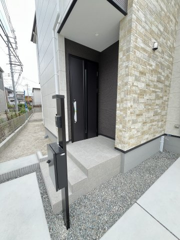 【玄関】 | 福岡市早良区重留1丁目5期　4号棟（全4棟）【仲介手数料無料・0円】 | 現地写真。