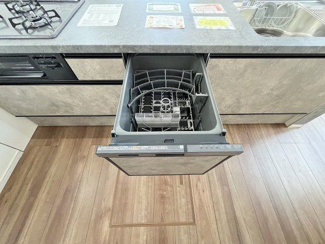 【キッチン】 | 福岡市早良区重留1丁目5期　4号棟（全4棟）【仲介手数料無料・0円】 | 施工例。施工例は完成時と異なる場合があります。