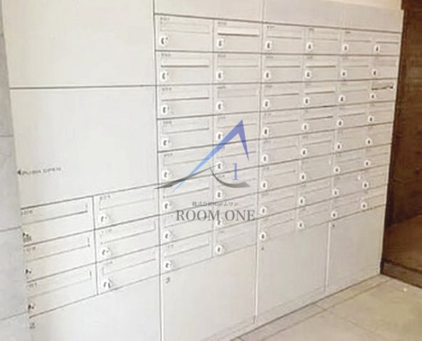 Ｂ　Ｃｉｔｙ　高田馬場　ａｌｉｖｉｅのその他共用部分|集合ポストと宅配ボックスです。