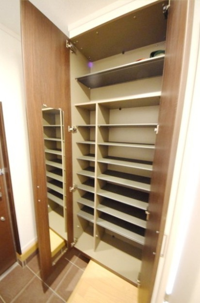 フォレストメゾン聖蹟 C棟の収納