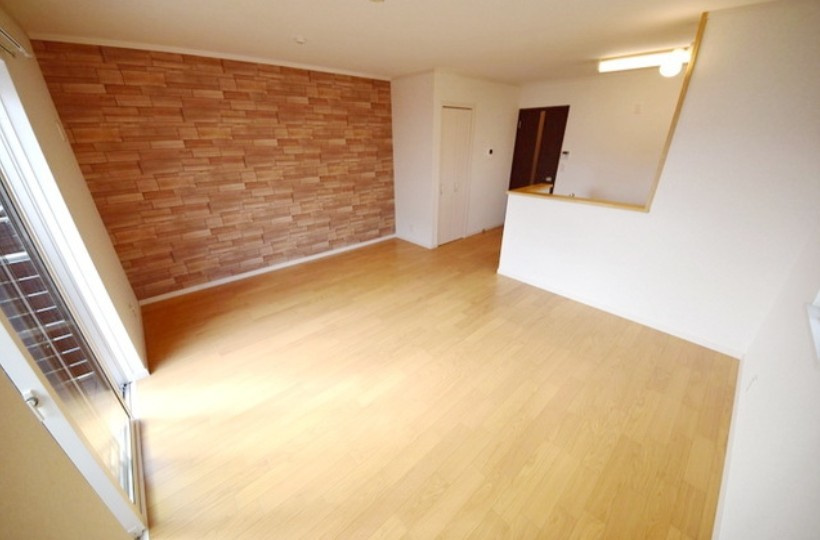 フォレストメゾン聖蹟 C棟の居間・リビング