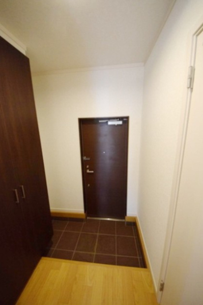 フォレストメゾン聖蹟 C棟の玄関