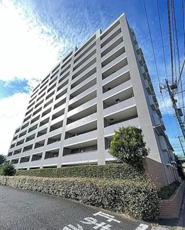 【外観】 | 穏やかな風と陽光を導き、プライバシーに配慮された設計プランを採用し、居住性を一段と心地よいものにしています。