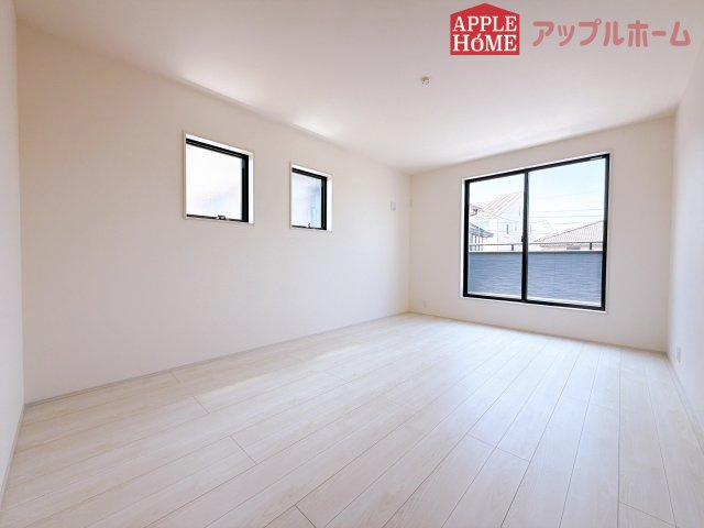 [新築住宅] 熊谷市月見町 第3 全1棟の洋室|２階居室は全室収納あり！たっぷりある収納活用でお部屋もキレイを保てます♪
