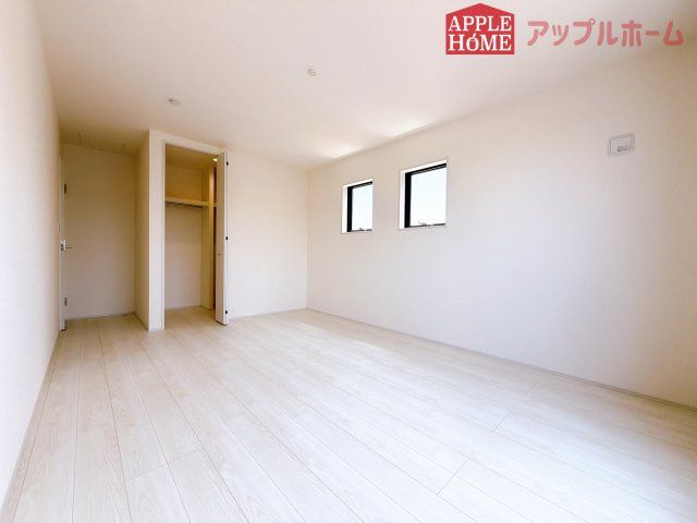 [新築住宅] 熊谷市月見町 第3 全1棟の洋室|２階居室は全室収納あり！たっぷりある収納活用でお部屋もキレイを保てます♪