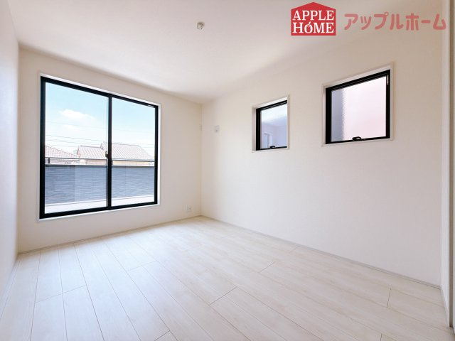 [新築住宅] 熊谷市月見町 第3 全1棟の洋室|２階居室は全室収納あり！たっぷりある収納活用でお部屋もキレイを保てます♪