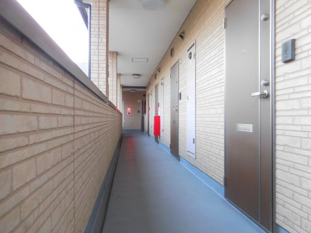 フジパレスタカシロⅠ番館のロビー