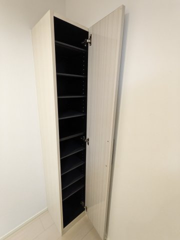 ハーモニーテラス栄生の玄関|202号室ｼｭｰｽﾞﾎﾞｯｸｽ
