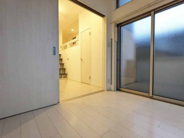 ハーモニーテラス栄生の洋室|202号室
