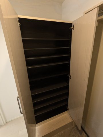 セブンシーズン栄生の玄関|シューズボックス