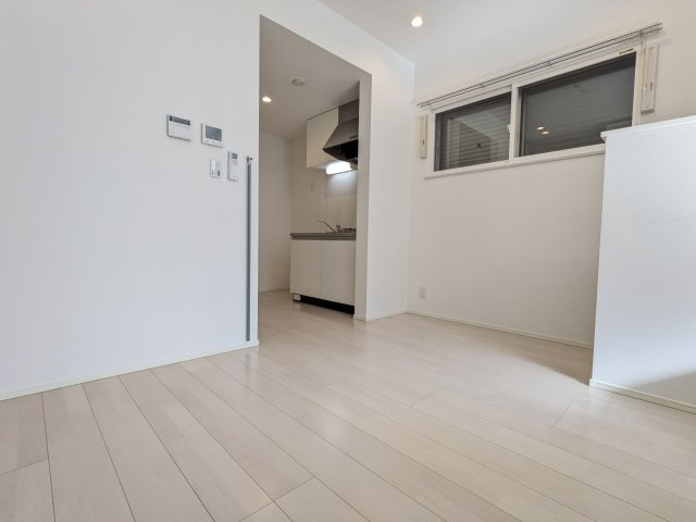 セブンシーズン栄生の居間・リビング