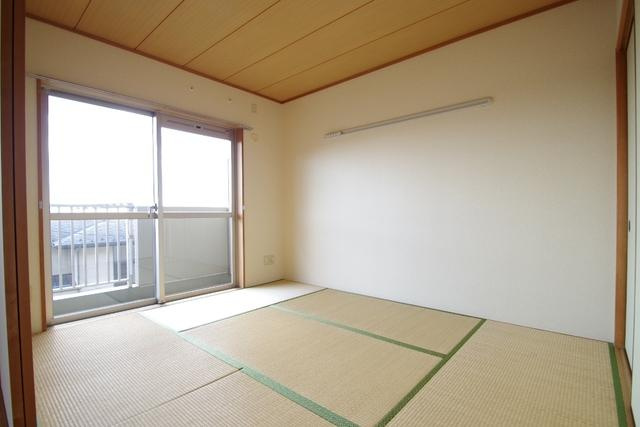 川崎市麻生区千代ケ丘７丁目の賃貸マンションの和室