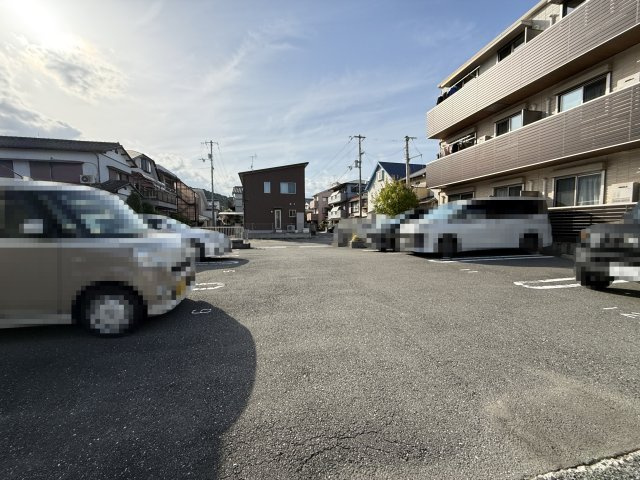 ルピナス・KⅢの駐車場