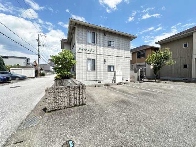 ダイヤメゾン B棟の駐車場