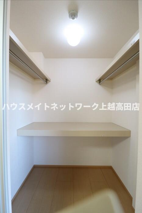 アイビスの収納|ウォークインクローゼット（参考同型205号室室内写真）