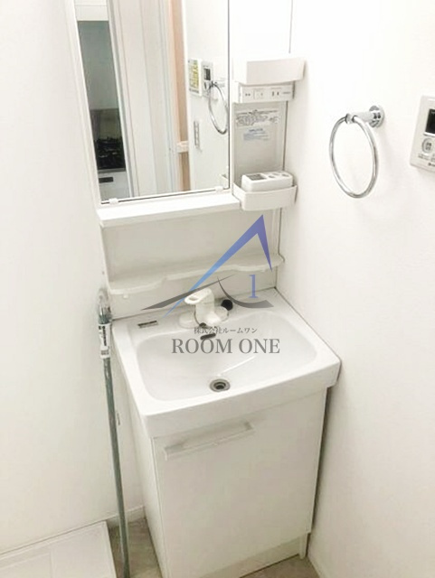 大山西町レジデンスの洗面所|独立洗面台です。