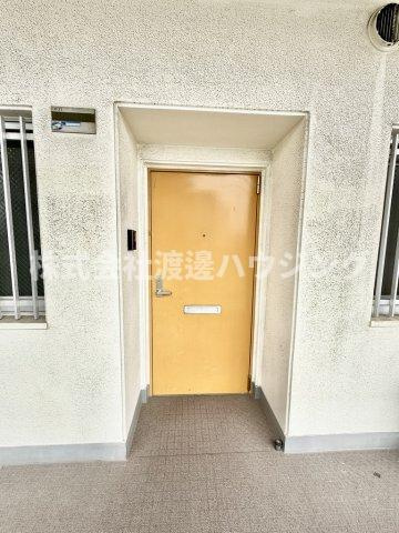 K&T御幣島マンションの玄関