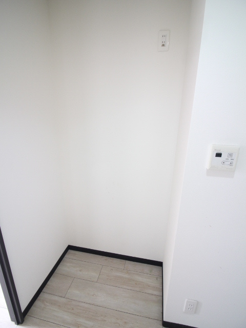 千波BLD.の設備|キッチン後ろ、冷蔵庫置きスペース