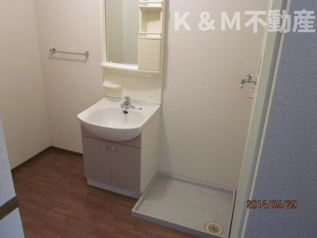 ファミーユ宮前Ａ棟の洗面所|スペースが確保できる洗面所です