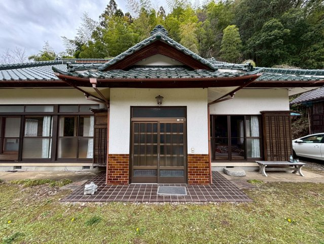 常陸太田市下高倉町　中古戸建の外観