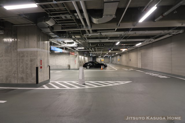 【駐車場】