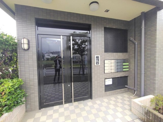 ＶＥＲＤＯＮＥ（ヴェルドーネ）のエントランス