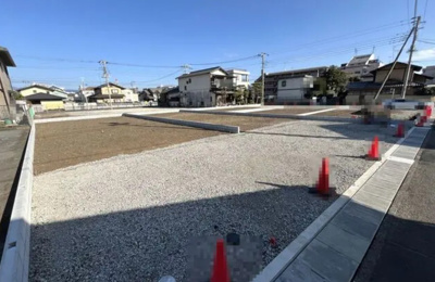 【外観】 | 沼津市本字松下 新築一戸建て C号棟 | 現在建築中の外観画像です。ご内覧は同じメーカーの完成物件へご案内いたしますので、いつでもご相談ください！