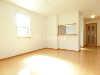 【居間・リビング】 | カレント | 角部屋で２面に窓があります。