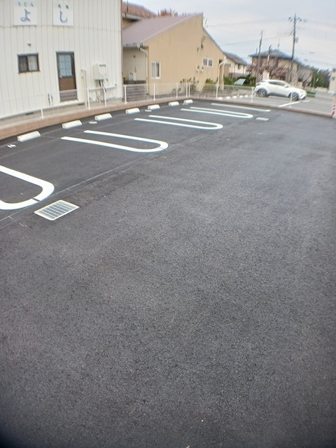 アーバンコート東貝沢の駐車場