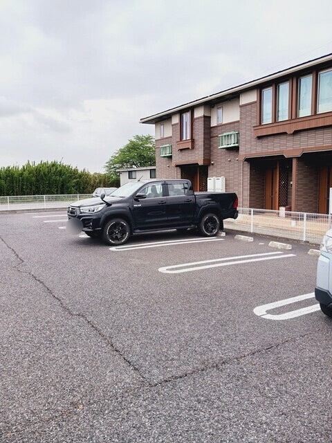 ライラックの駐車場
