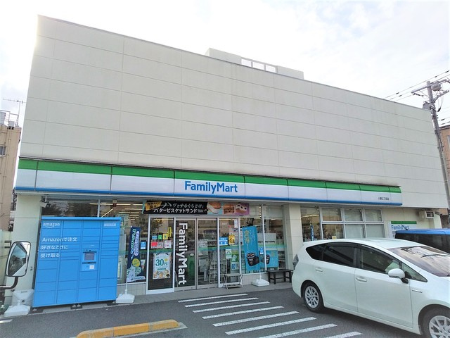 ファミリーマート小菅三丁目店まで300ｍ