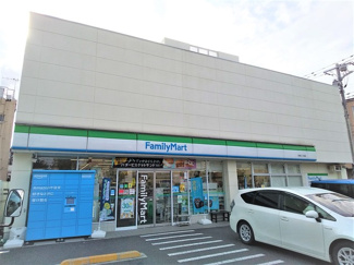 ファミリーマート小菅三丁目店まで300ｍ