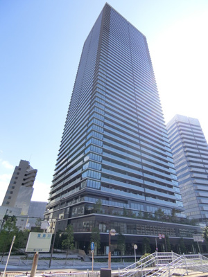 【外観】 | ザ・パークハウス中之島タワー | 川向いからの外観