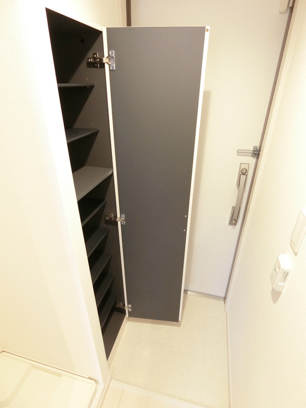 リブリ・ラシーナⅢの玄関