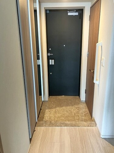 プレミストタワーズ札幌苗穂ＡＱＵＡＧＡＴＥの玄関
