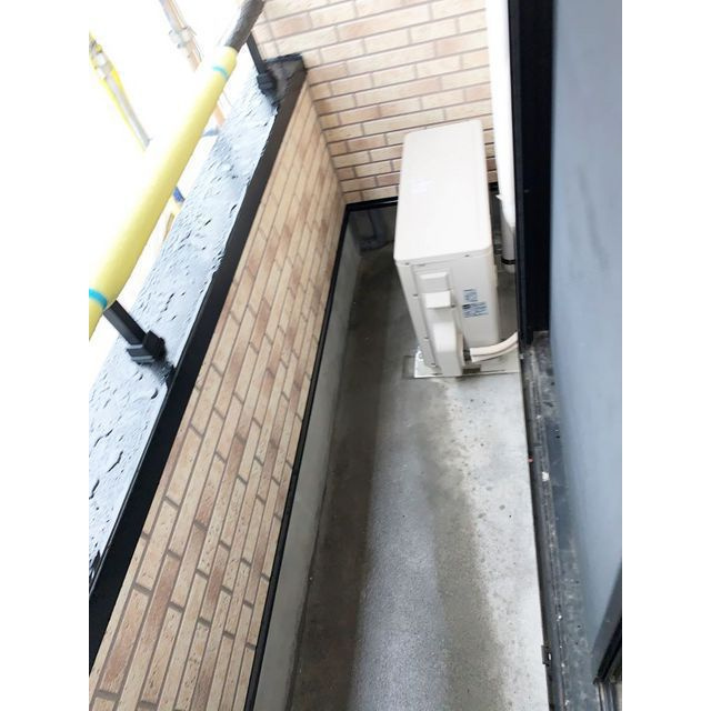 岐阜市則武中３丁目のアパートのバルコニー