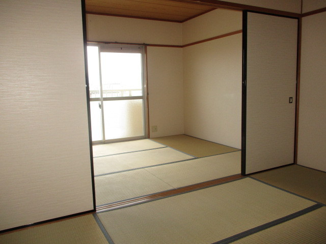 フクイマンションの居間・リビング
