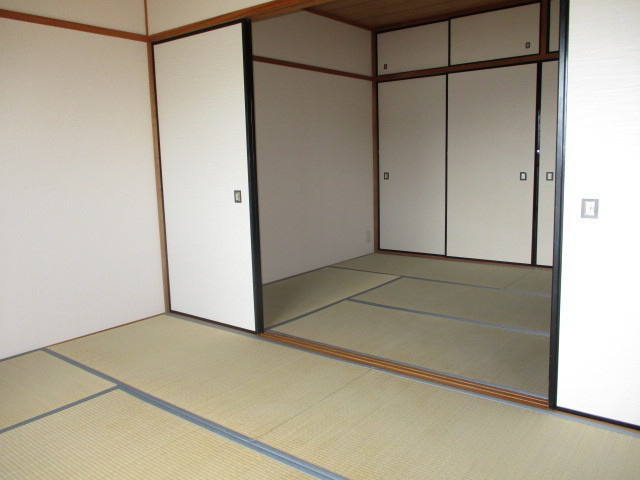 フクイマンションの居間・リビング