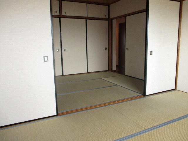 フクイマンションの居間・リビング