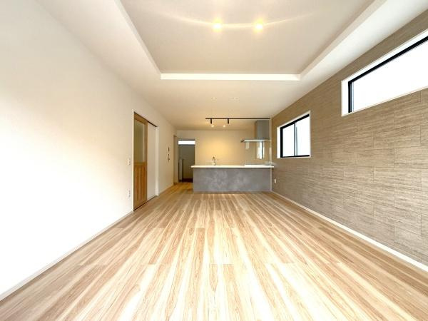 横浜市青葉区あざみ野南４丁目の新築一戸建の居間・リビング|自慢したくなるリビング！
形も良く家具の配置にも困りません。